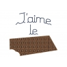 Tablette de chocolat et carrés en relief motif broderie machine